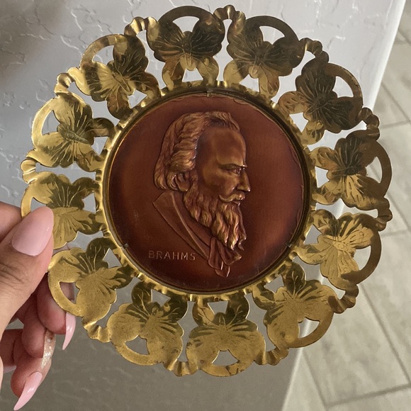 Vintage antique 1930’s brass composer wall decor BRAHMS/TCHAIKOVSKY/MENDELSSOHN - Picture 5 of 7
